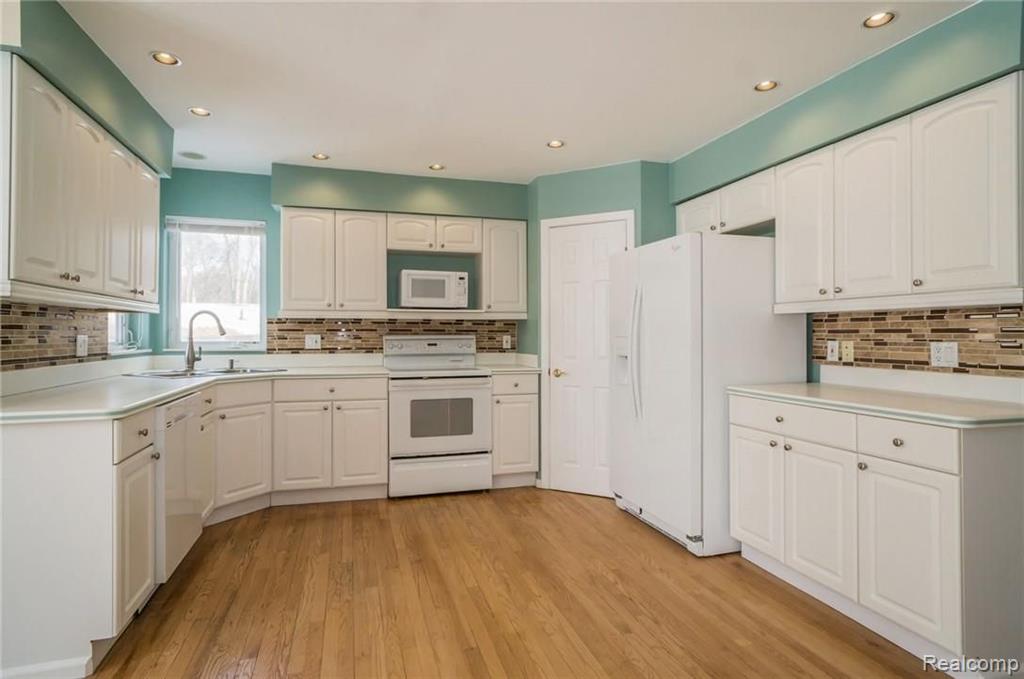 11104 Mcgregor Road Pinckney, MI 48169 - Photo 12 of 42