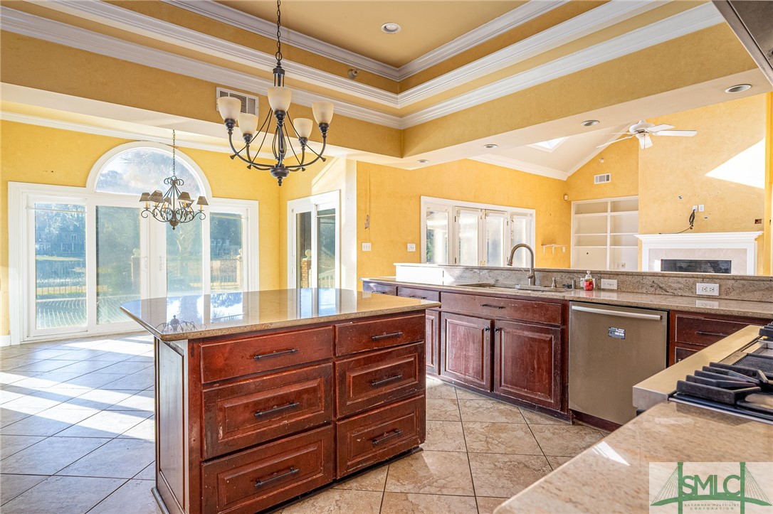 2 Springfield Place Savannah, GA 31411 - Photo 10 of 50