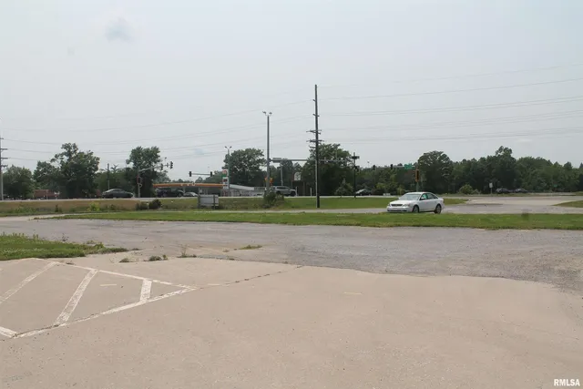 a view of a tennis court