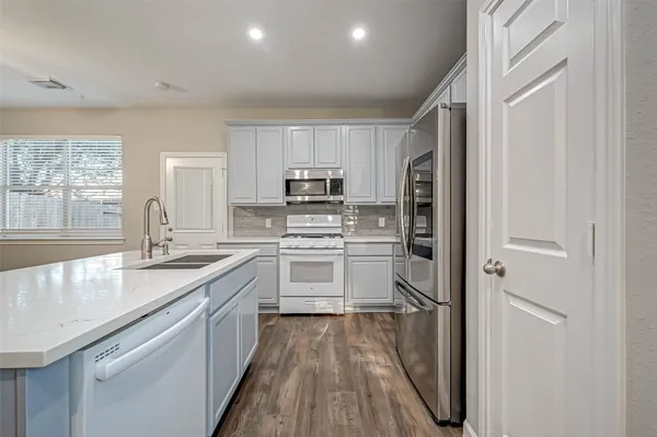 $2,100 | 458 Ashford Cove, Dickinson, TX 77539