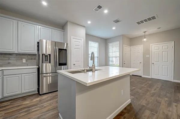 $2,100 | 458 Ashford Cove, Dickinson, TX 77539