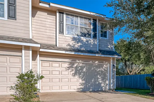 $2,100 | 458 Ashford Cove, Dickinson, TX 77539