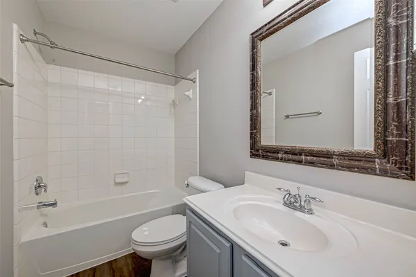 $2,100 | 458 Ashford Cove, Dickinson, TX 77539