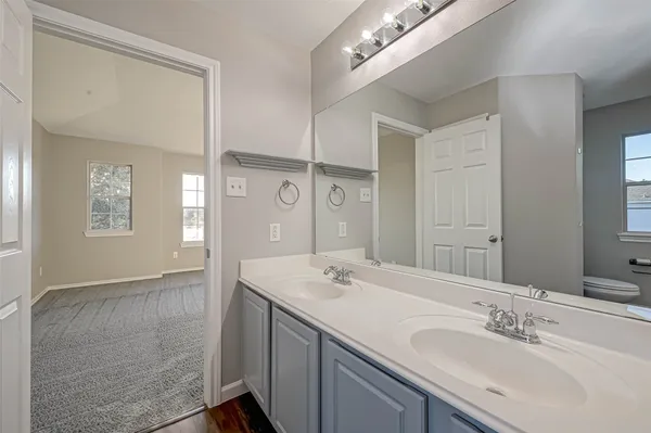$2,100 | 458 Ashford Cove, Dickinson, TX 77539