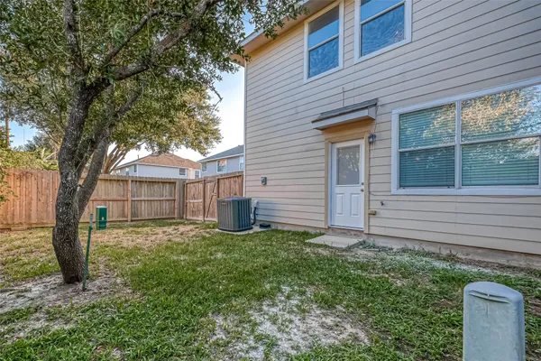 $2,100 | 458 Ashford Cove, Dickinson, TX 77539
