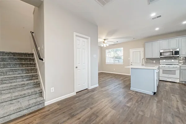 $2,100 | 458 Ashford Cove, Dickinson, TX 77539