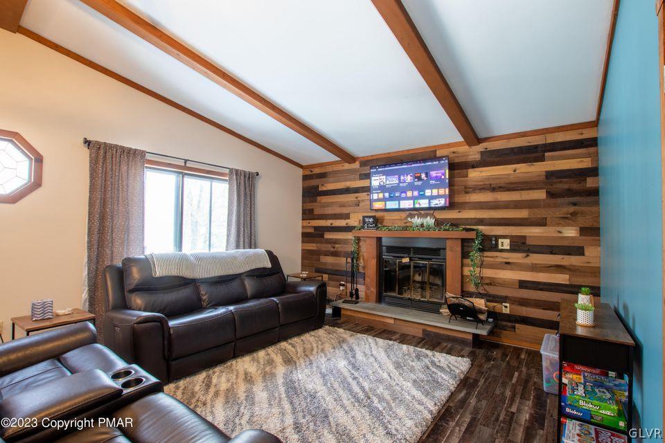3229 Beech Ridge Drive Pocono Summit, PA 18346 - Photo 3 of 34 Gallery Image 3