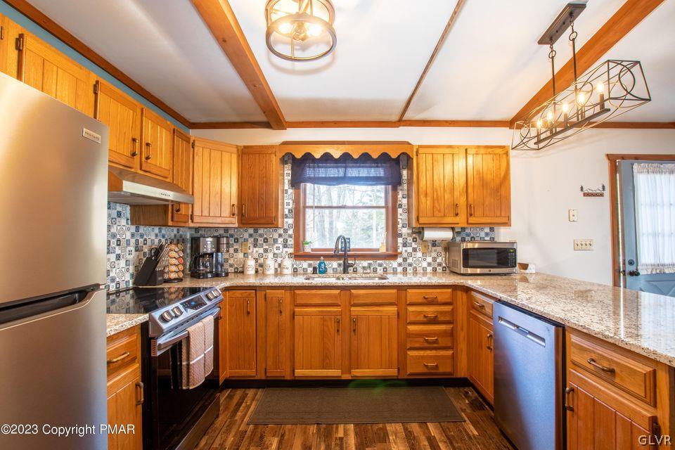 3229 Beech Ridge Drive Pocono Summit, PA 18346 - Photo 7 of 34 Gallery Image 7