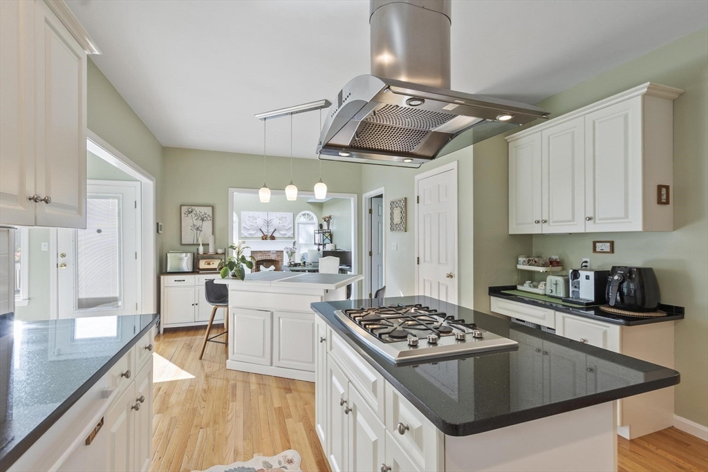 218 Stearns Road Marlborough, MA 01752 - Photo 8 of 30