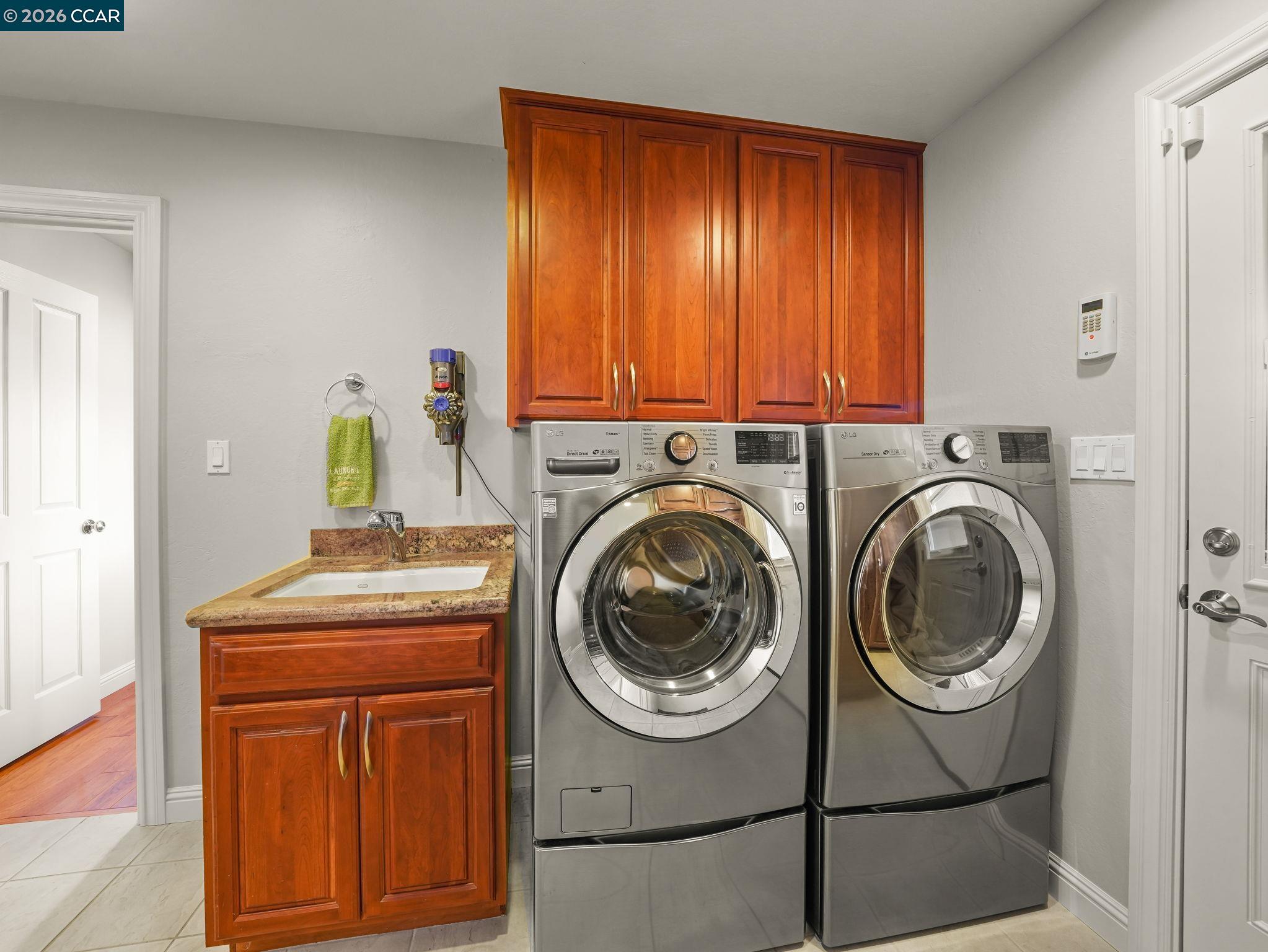 5900 High Street Clayton, CA 94517 - Photo 20 of 46 a utility room with dryer and washer