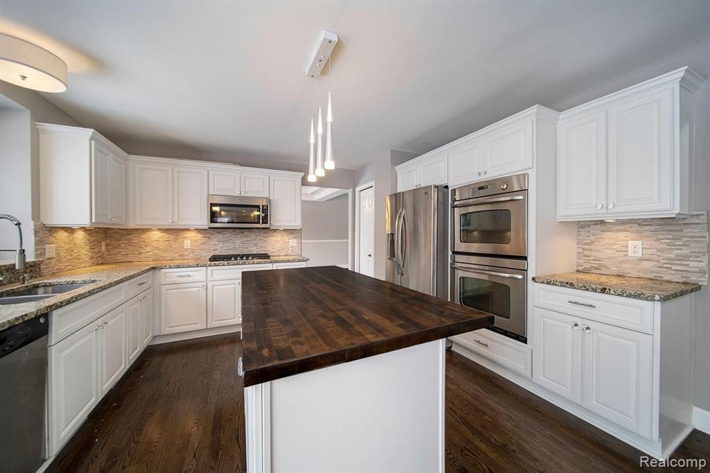 6627 Ridgewood Court Clarkston, MI 48348 - Photo 5 of 38