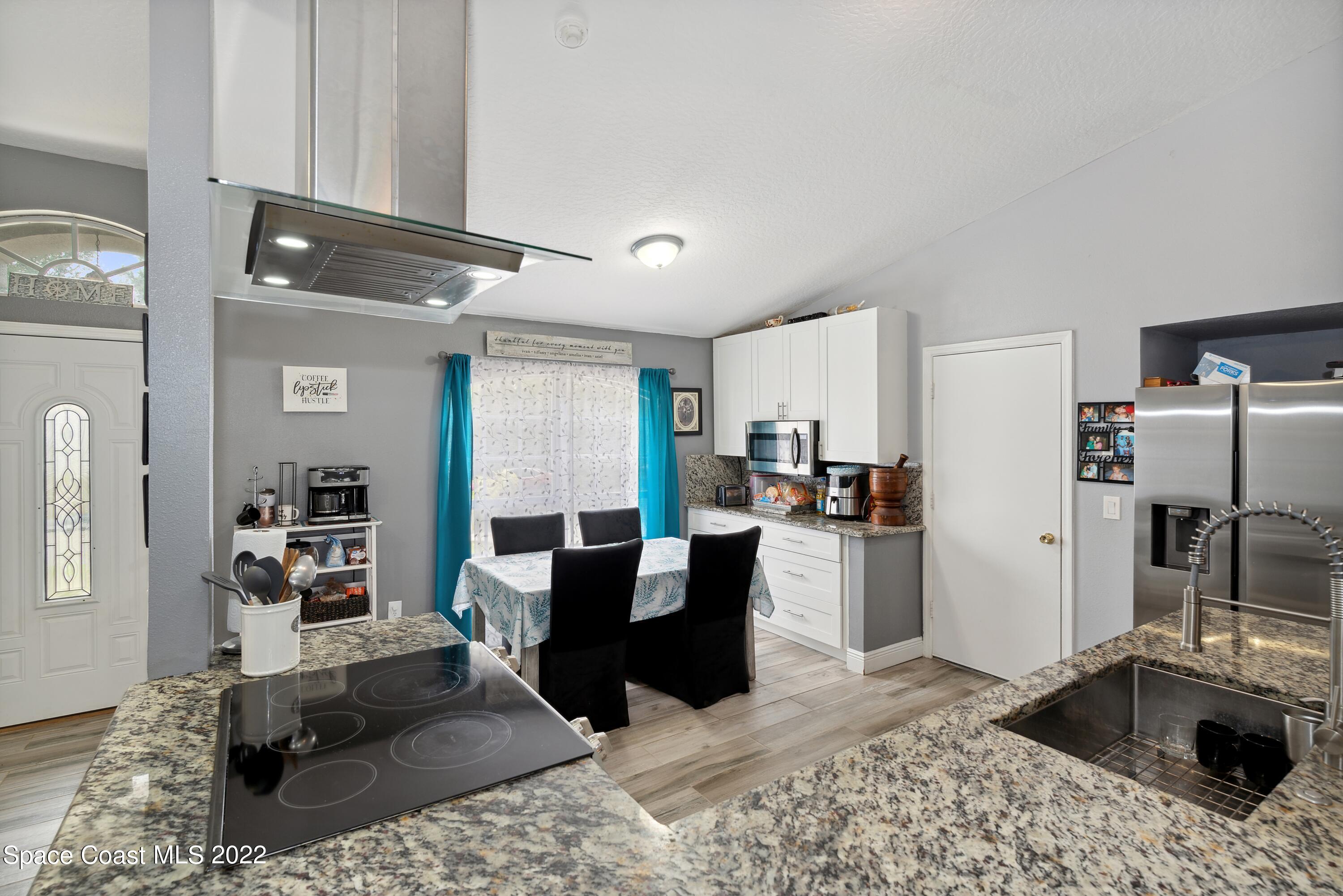 816 Tedder Road Southeast Palm Bay, FL 32909 - Photo 3 of 18 05_816TedderRd_177002_Kitchen_HiRes
