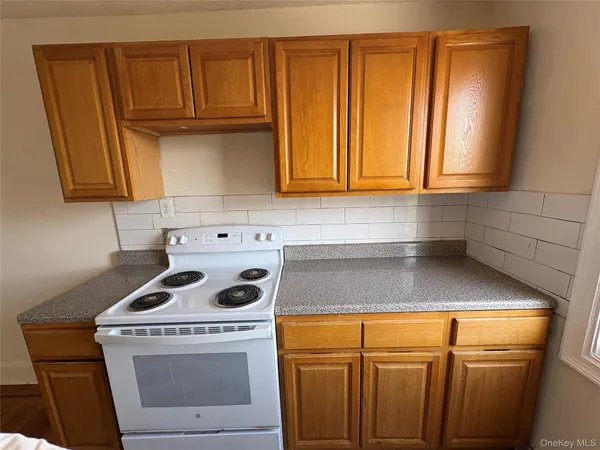 $1,800 | 30 Locust Hill Avenue, Unit 7E, Yonkers, NY 10701