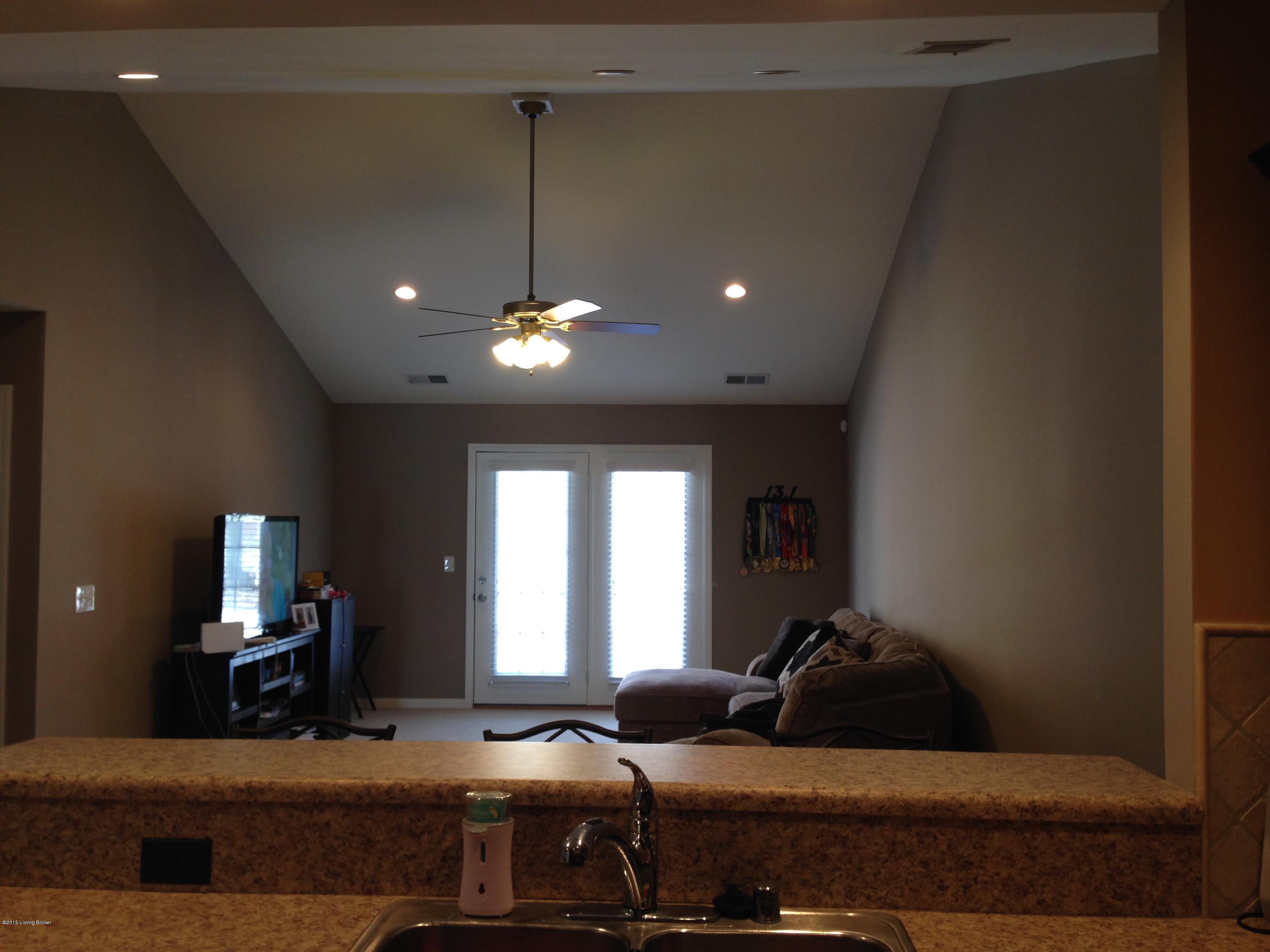 6715 Renate Road Louisville, KY 40291 - Photo 4 of 13 3.JPG