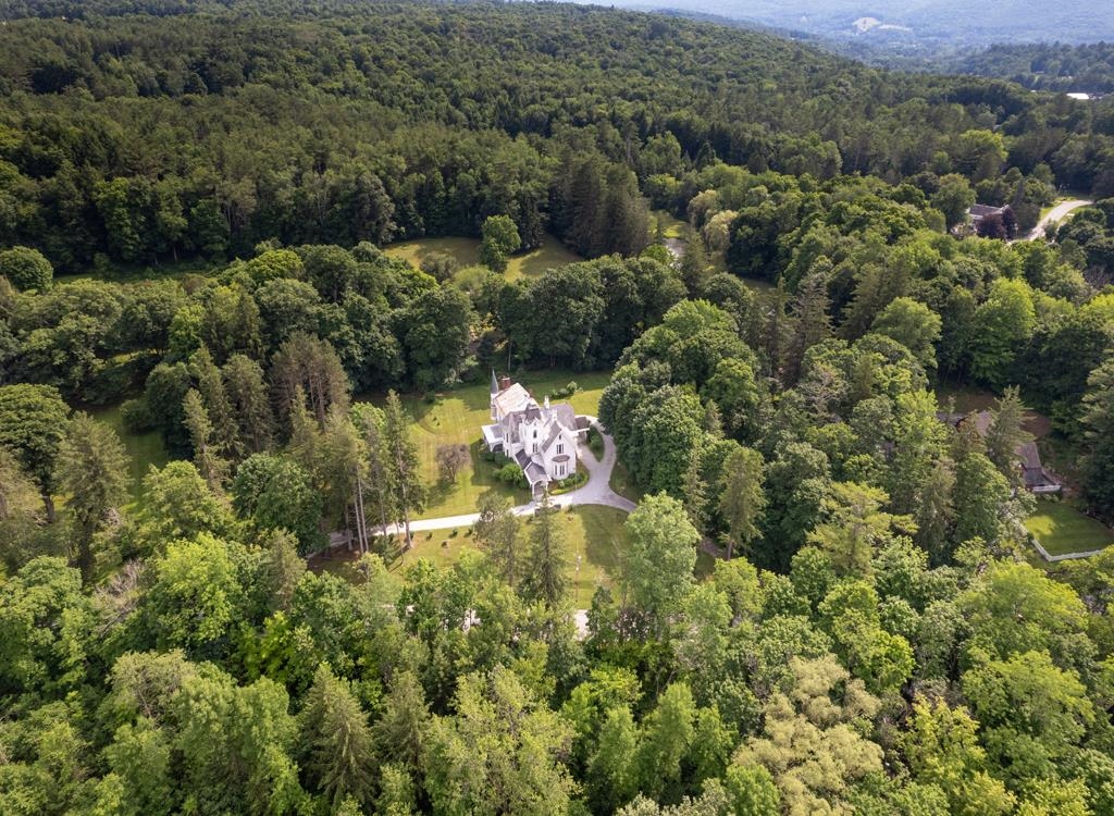 5 Clement Road Rutland, VT 05701 - Photo 2 of 40