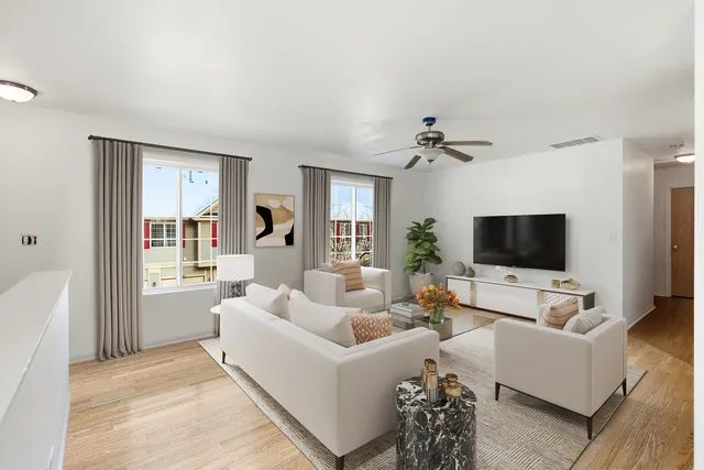 $244,900 | 350 Windsor Court, Unit D, South Elgin, IL 60177