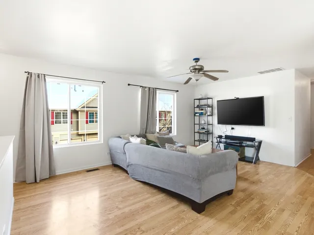 $244,900 | 350 Windsor Court, Unit D, South Elgin, IL 60177