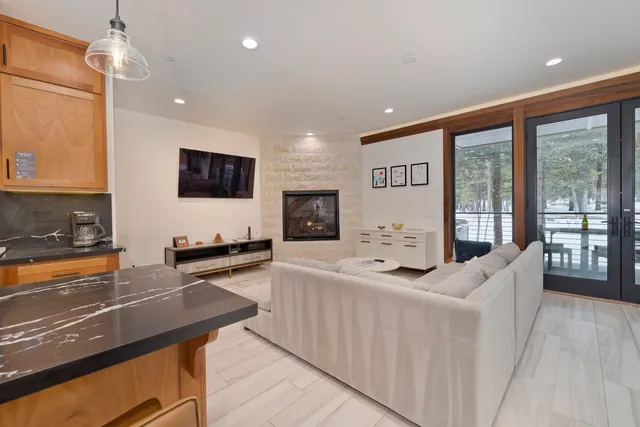 $2,599,000 | 210 Obsidian Place, Unit 18, Mammoth Lakes, CA 93546