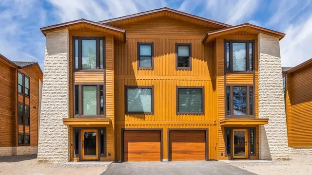 $2,599,000 | 210 Obsidian Place, Unit 18, Mammoth Lakes, CA 93546