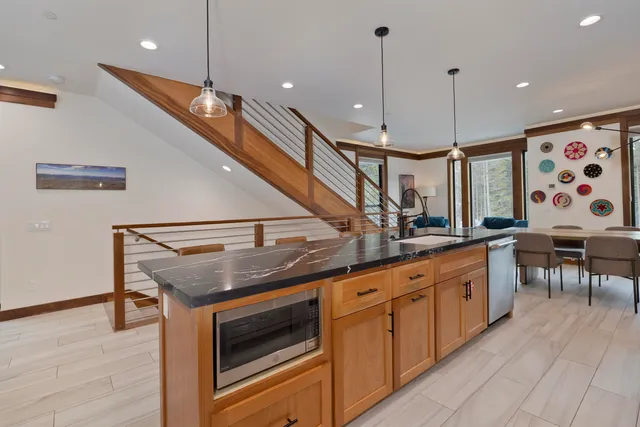 $2,599,000 | 210 Obsidian Place, Unit 18, Mammoth Lakes, CA 93546
