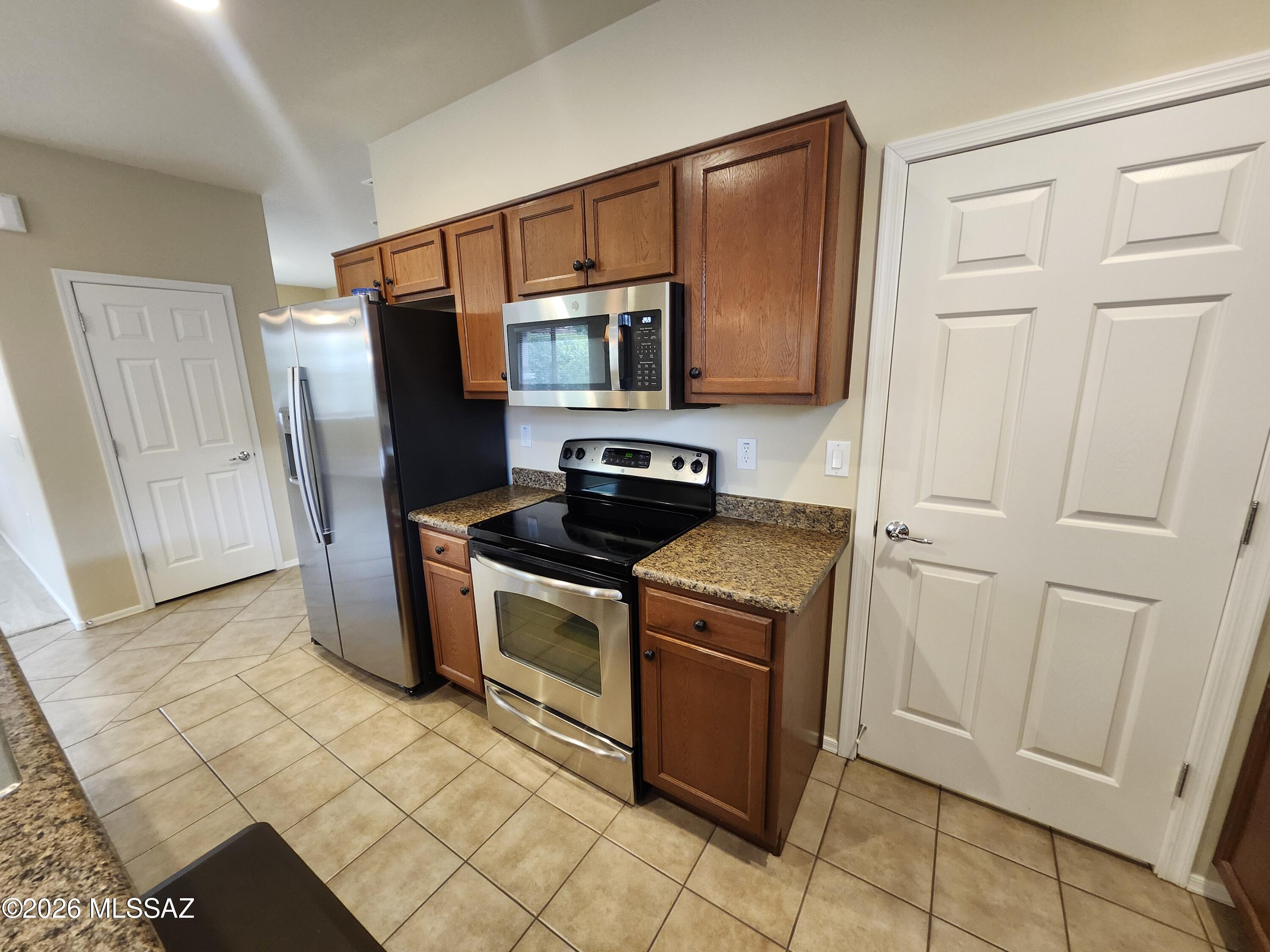 13979 East Cheavront Loop Vail, AZ 85641 - Photo 9 of 39 20260507_150029