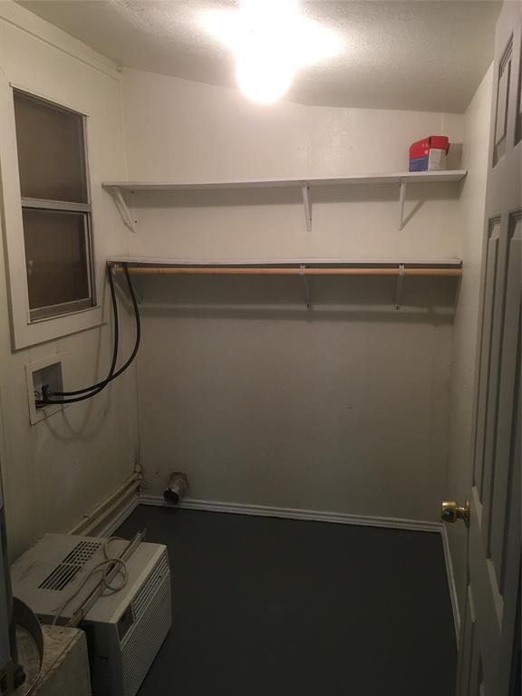 3601 Aloha Circle Mesquite, TX 75150 - Photo 9 of 22 a room with a desk and a mirror