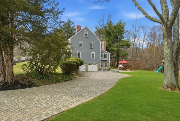 $1,395,000 | 2 Queen Anne Lane, Hingham, MA 02043