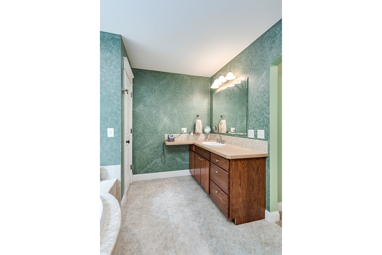 203 West River Road Kawkawlin, MI 48631 - Photo 18 of 27