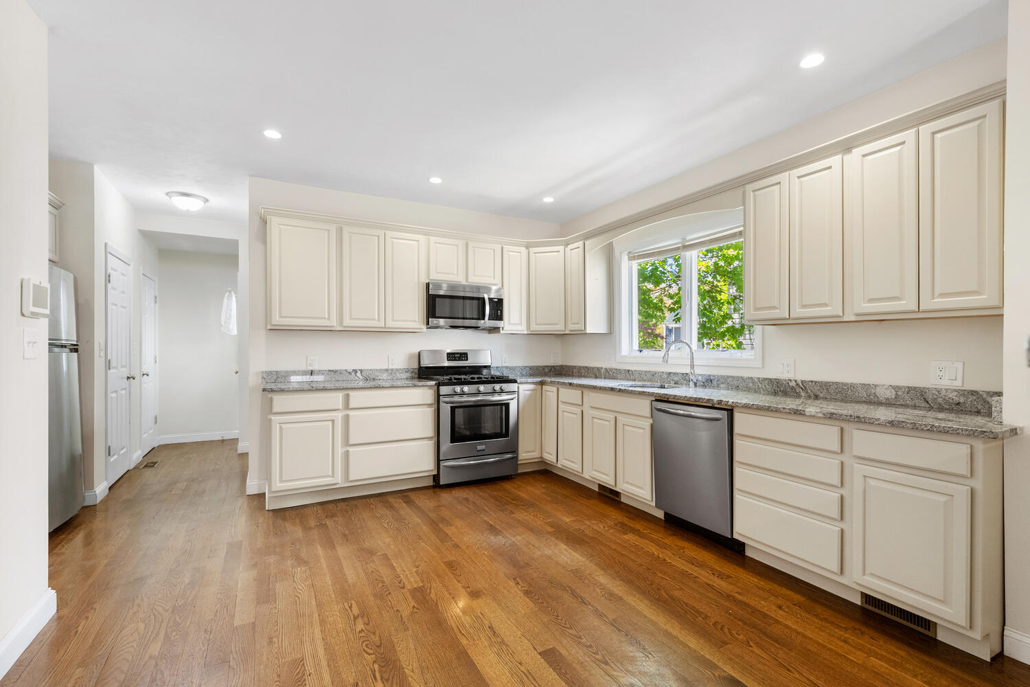 403-405 Reedsdale Road Milton, MA 02186 - Photo 13 of 43 403405 Reedsdale Rd Milton MA-large-014-