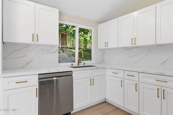$939,500 | 886 Yorkshire Avenue, Thousand Oaks, CA 91360