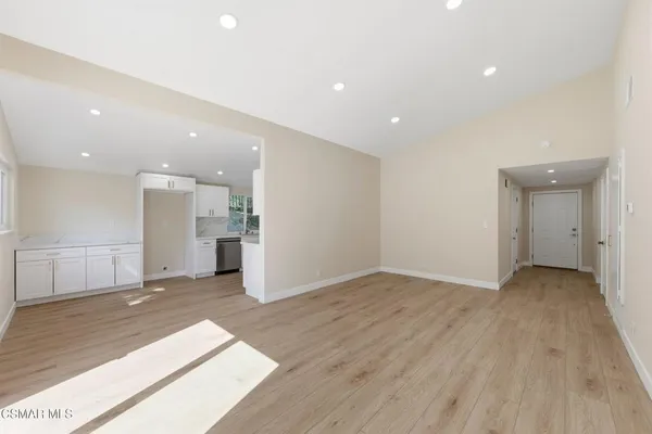 $939,500 | 886 Yorkshire Avenue, Thousand Oaks, CA 91360