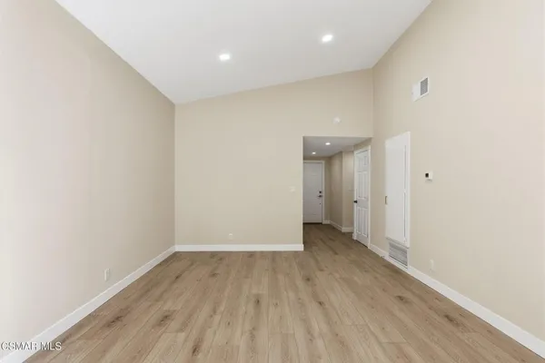 $939,500 | 886 Yorkshire Avenue, Thousand Oaks, CA 91360