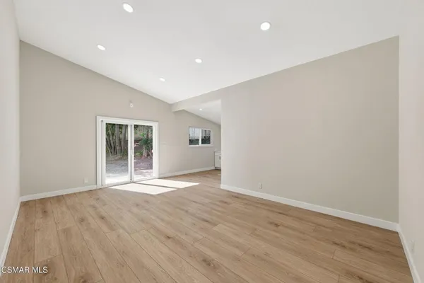 $939,500 | 886 Yorkshire Avenue, Thousand Oaks, CA 91360