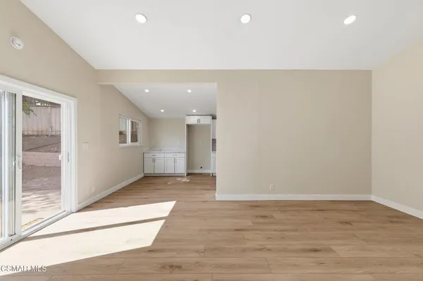 $939,500 | 886 Yorkshire Avenue, Thousand Oaks, CA 91360