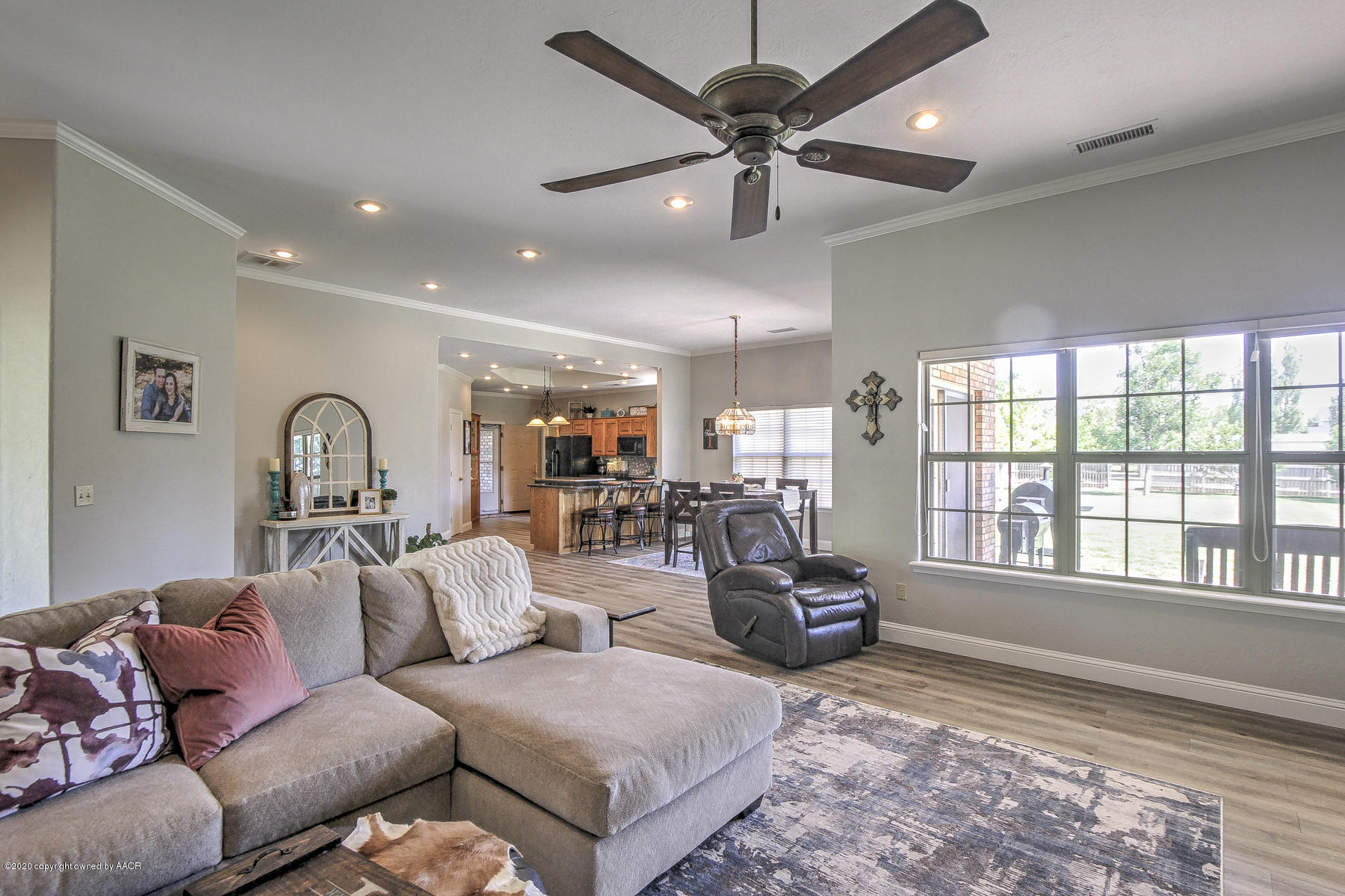 9000 Red Wing Road Amarillo, TX 79119 - Photo 13 of 33 a living room with furniture
