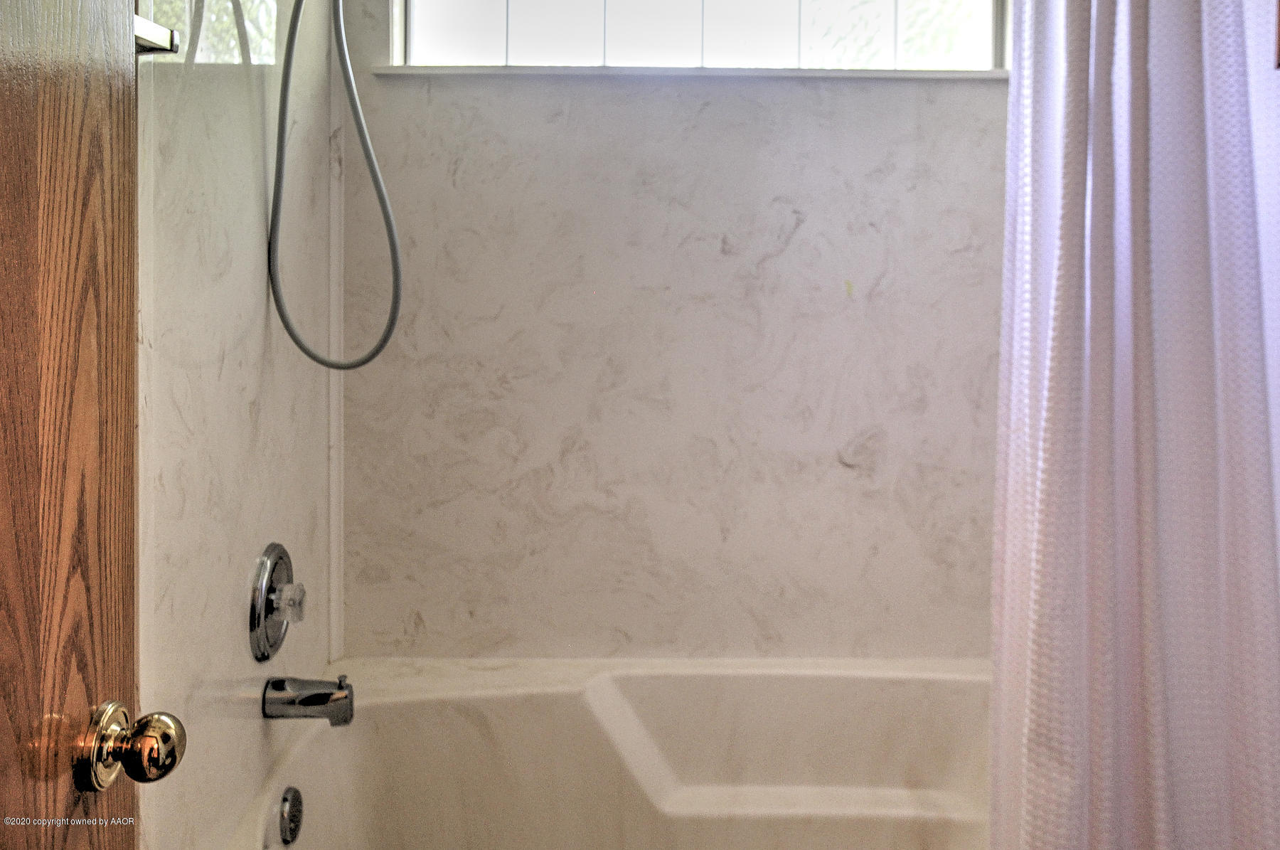 9000 Red Wing Road Amarillo, TX 79119 - Photo 21 of 33 a bathroom with a bath tub