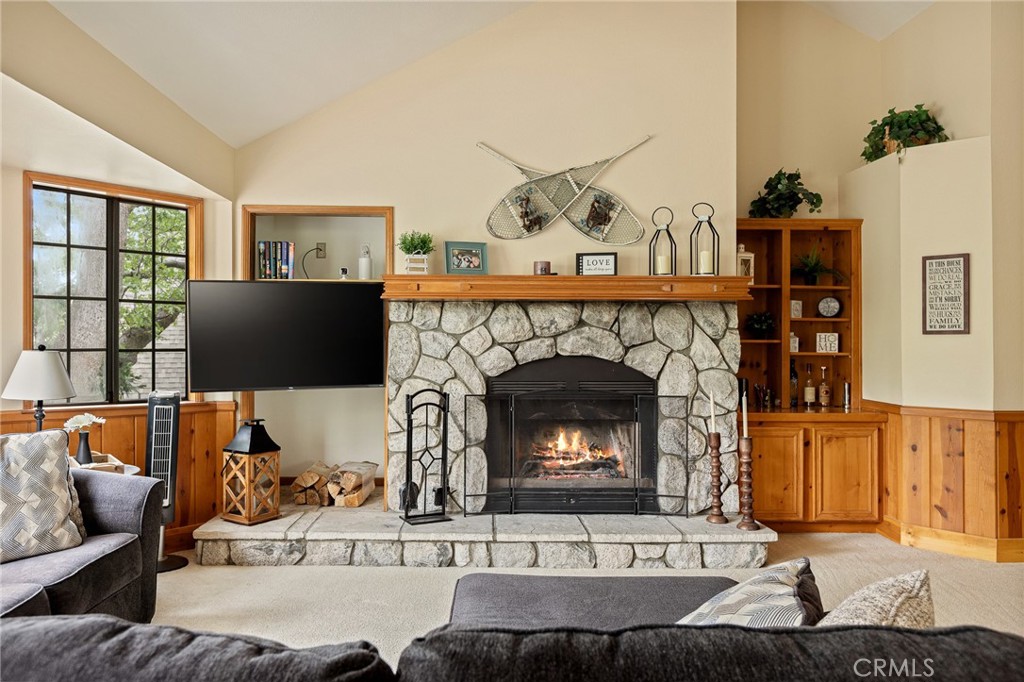 1108 Grass Valley Road Lake Arrowhead, CA 92352 - Photo 23 of 70 Living room