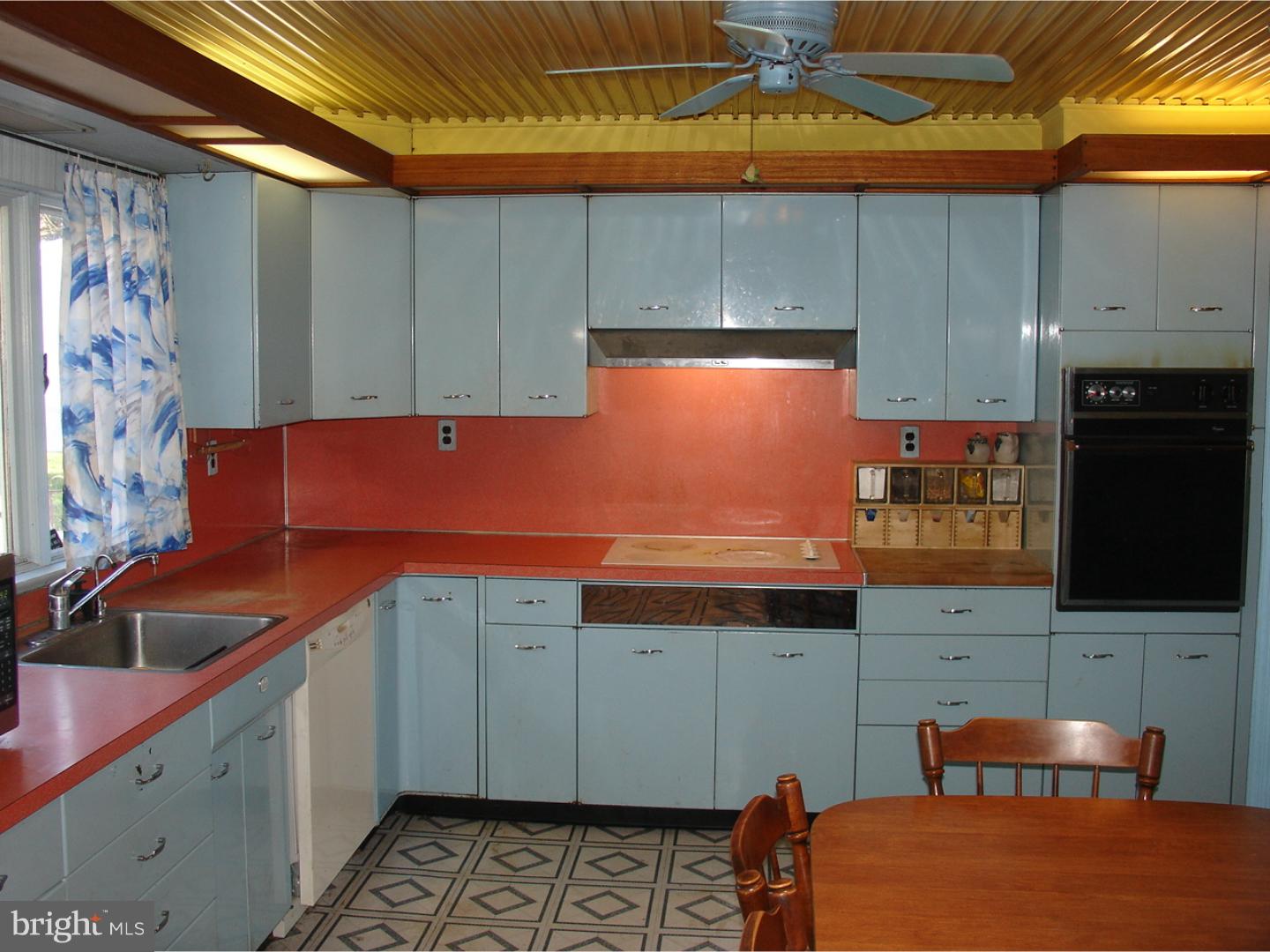 271 Shelbourne Road Birdsboro, PA 19508 - Photo 9 of 14 Kitchen
