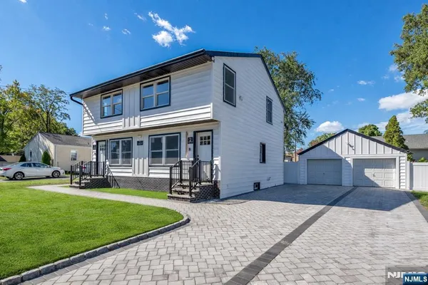 $3,950 | 715 Evans Street, Unit 2, Paramus, NJ 07652