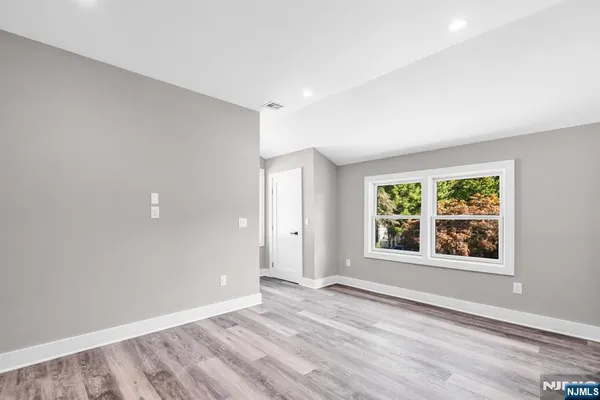 $3,950 | 715 Evans Street, Unit 2, Paramus, NJ 07652