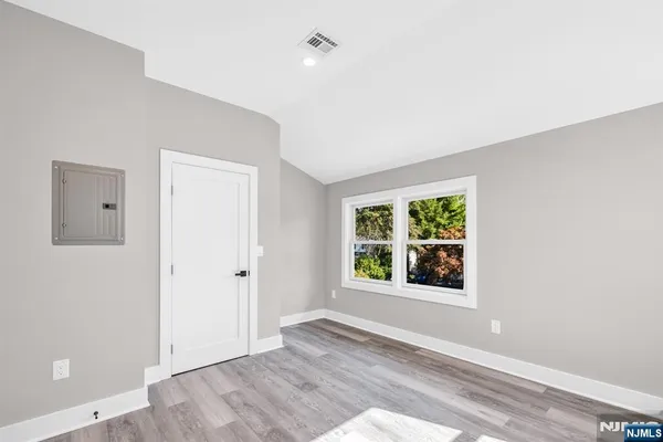 $3,950 | 715 Evans Street, Unit 2, Paramus, NJ 07652