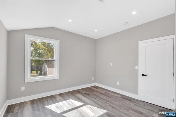 $3,950 | 715 Evans Street, Unit 2, Paramus, NJ 07652