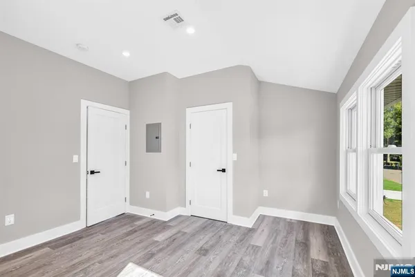 $3,950 | 715 Evans Street, Unit 2, Paramus, NJ 07652