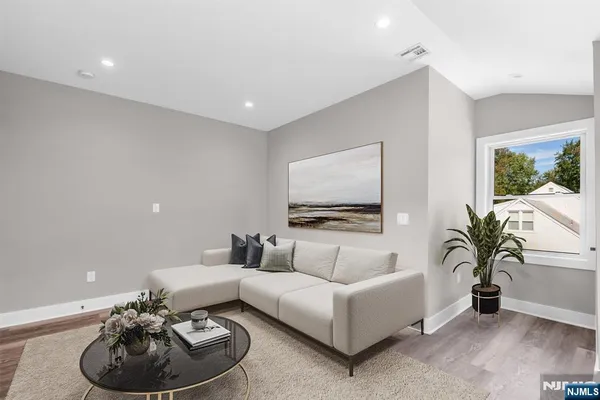 $3,950 | 715 Evans Street, Unit 2, Paramus, NJ 07652