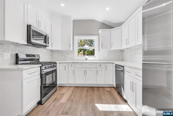 $3,950 | 715 Evans Street, Unit 2, Paramus, NJ 07652