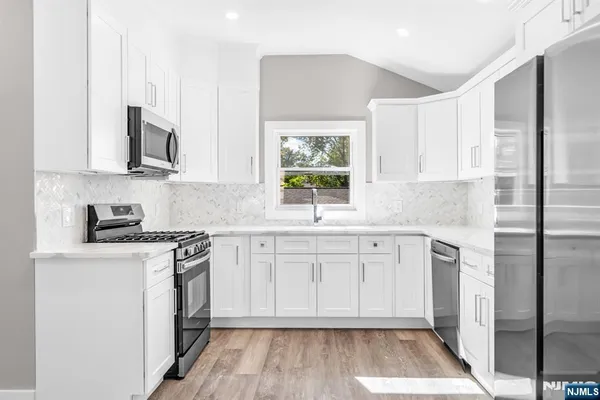 $3,950 | 715 Evans Street, Unit 2, Paramus, NJ 07652