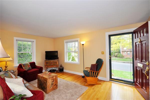 53 Valentine Road Arlington, MA 02476 - Photo 4 of 29