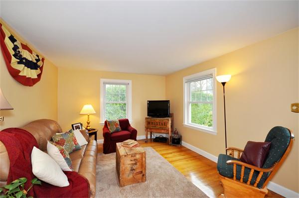 53 Valentine Road Arlington, MA 02476 - Photo 5 of 29