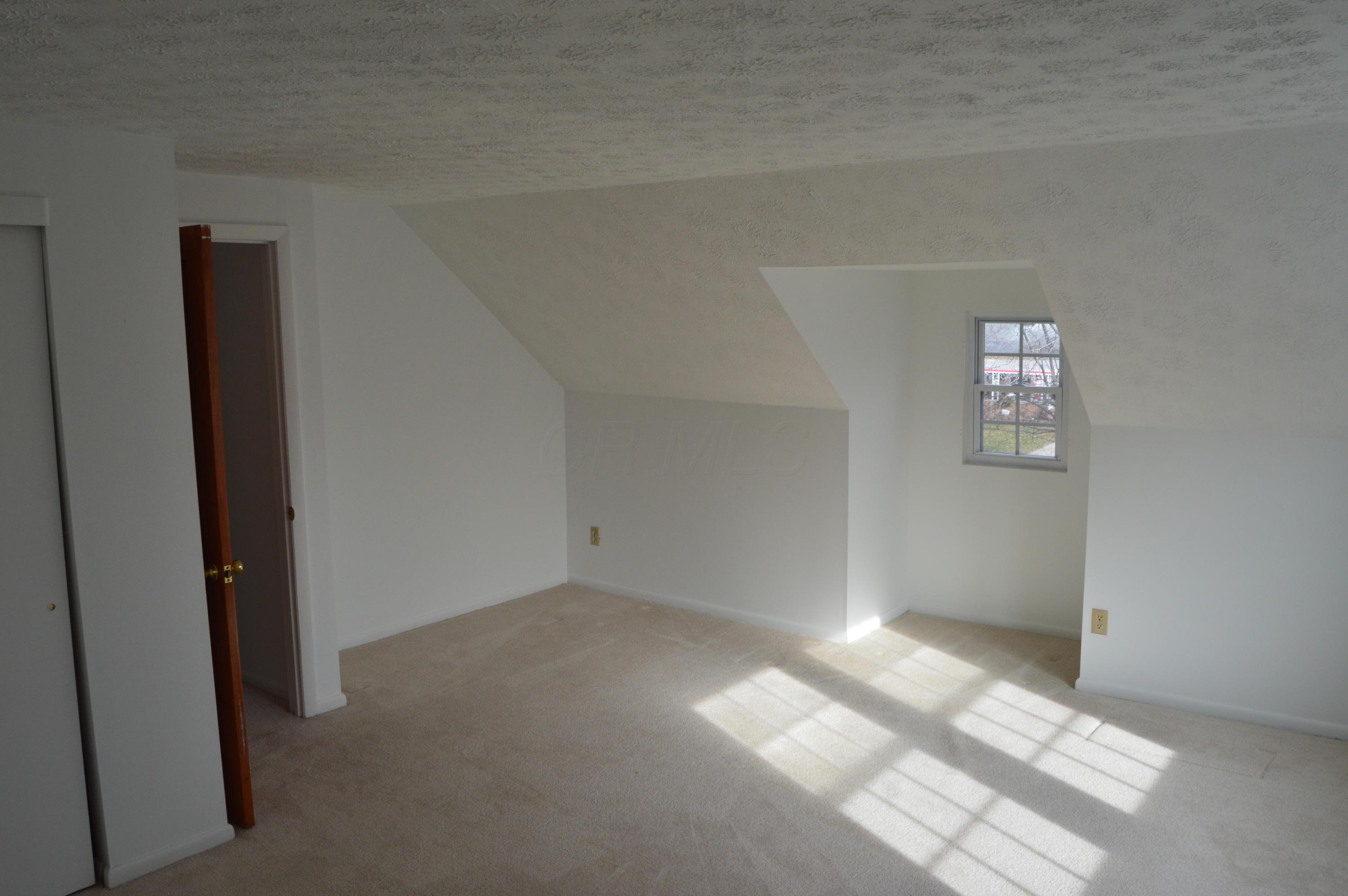 271 Danhurst Road Columbus, OH 43228 - Photo 23 of 32 Gallery Image 23