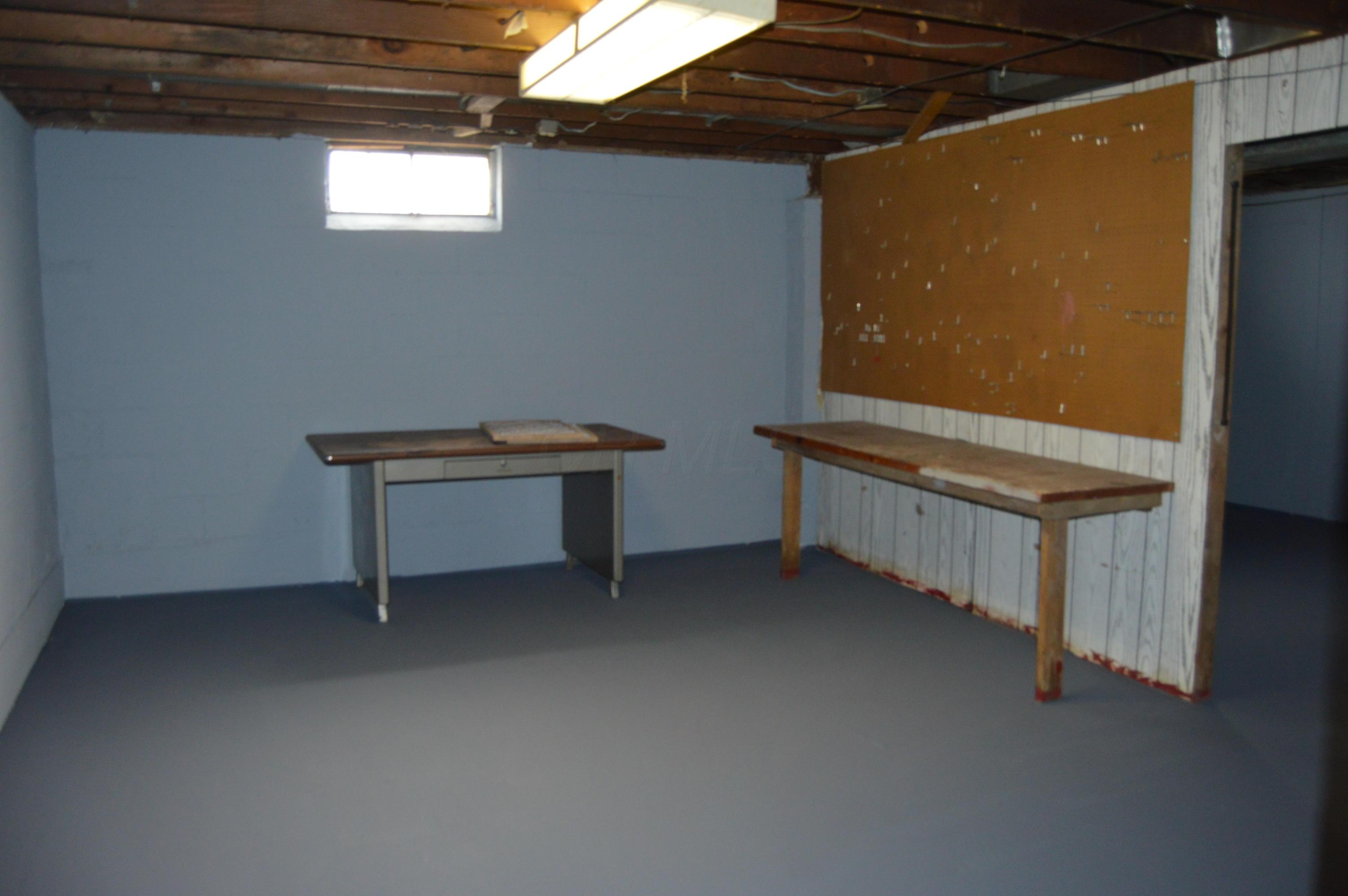 271 Danhurst Road Columbus, OH 43228 - Photo 27 of 32 Gallery Image 27